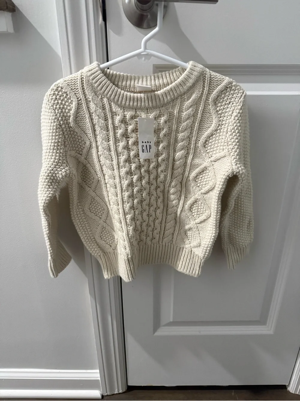 GAP Cream Cable Knit Pullover Sweater
